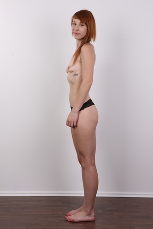 7. Download full pics of model Nikol (21) from czechcasting.com