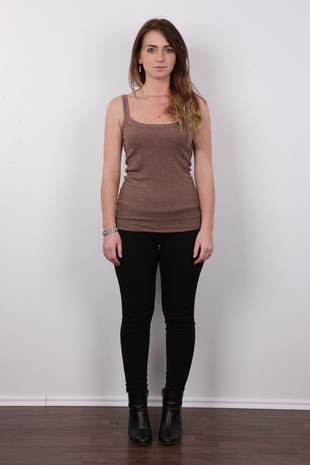 2. Download full pics of model Kristyna (20) from czechcasting.com