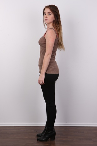 3. Download full pics of model Kristyna (20) from czechcasting.com