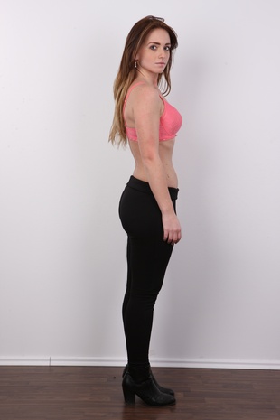 5. Download full pics of model Kristyna (20) from czechcasting.com