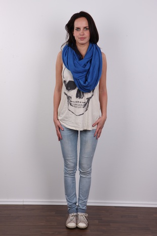 2. Download full pics of model Vladka (25) from czechcasting.com