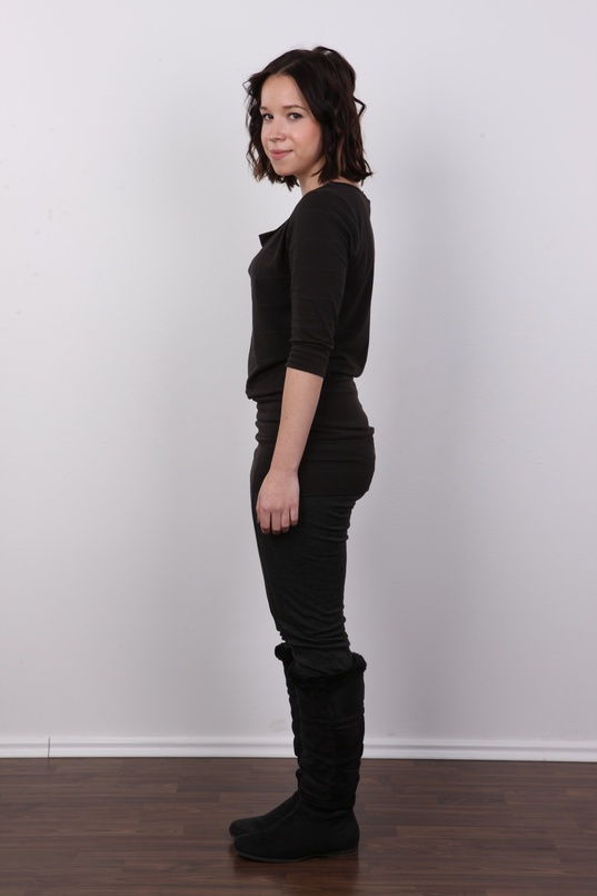 3. Download full pics of Simona (19) from czechcasting.com