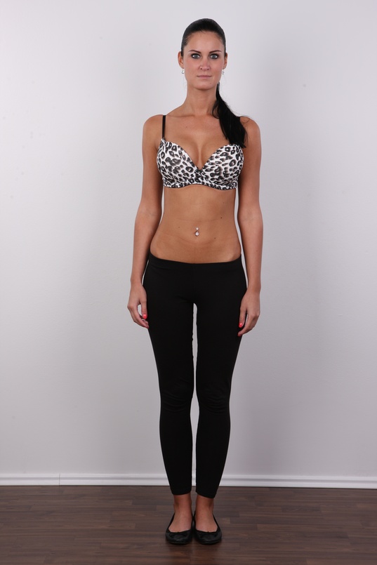 4. Download full pics of Veronika (26) from czechcasting.com