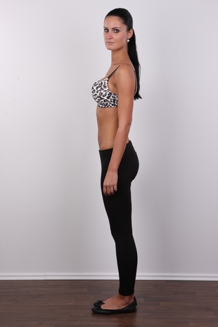 5. Download full pics of model Veronika (26) from czechcasting.com