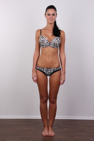 7. Download full pics of model Veronika (26) from czechcasting.com