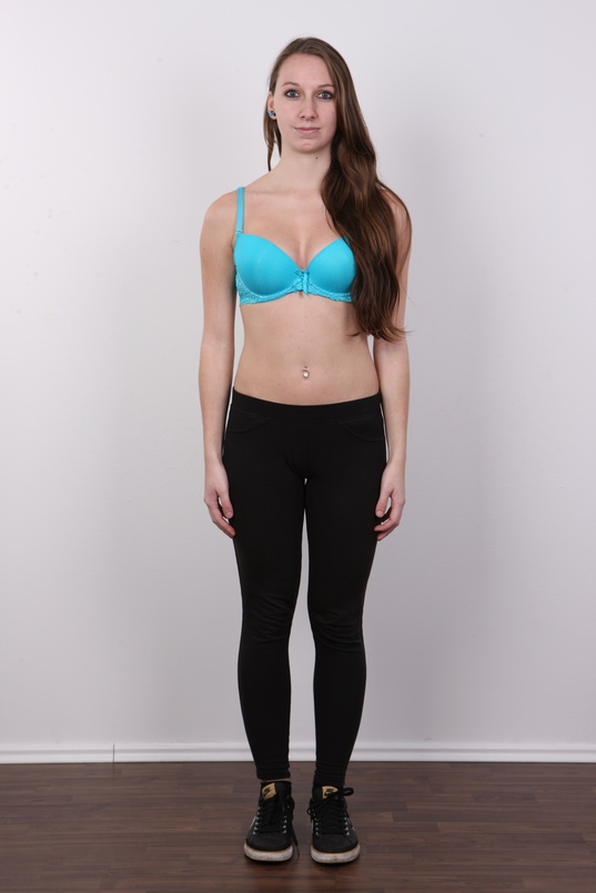 4. Download full pics of Renata (20) from czechcasting.com