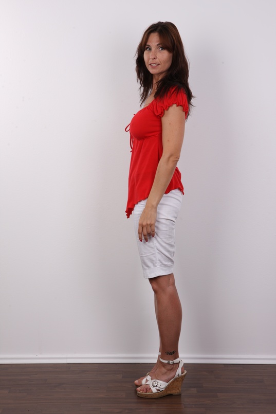 3. Download full pics of Vendula (40) from czechcasting.com