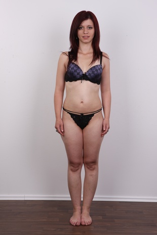 4. Download full pics of model Aneta (26) from czechcasting.com