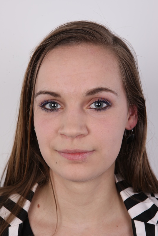 1. Download full pics of Martina (21) from czechcasting.com