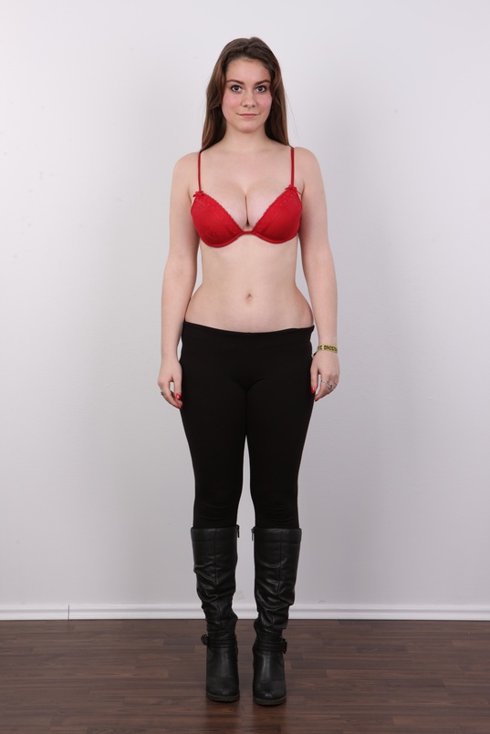 4. Download full pics of Katerina (21) from czechcasting.com