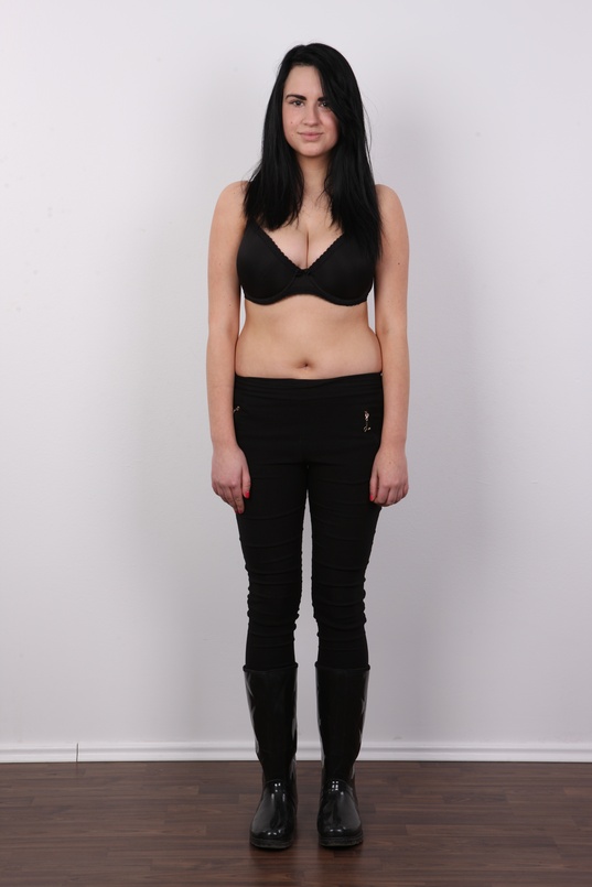 4. Download full pics of Natalie (18) from czechcasting.com