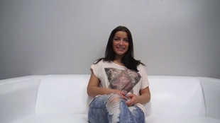 1. Download full pics of Tereza (21) from czechcasting.com