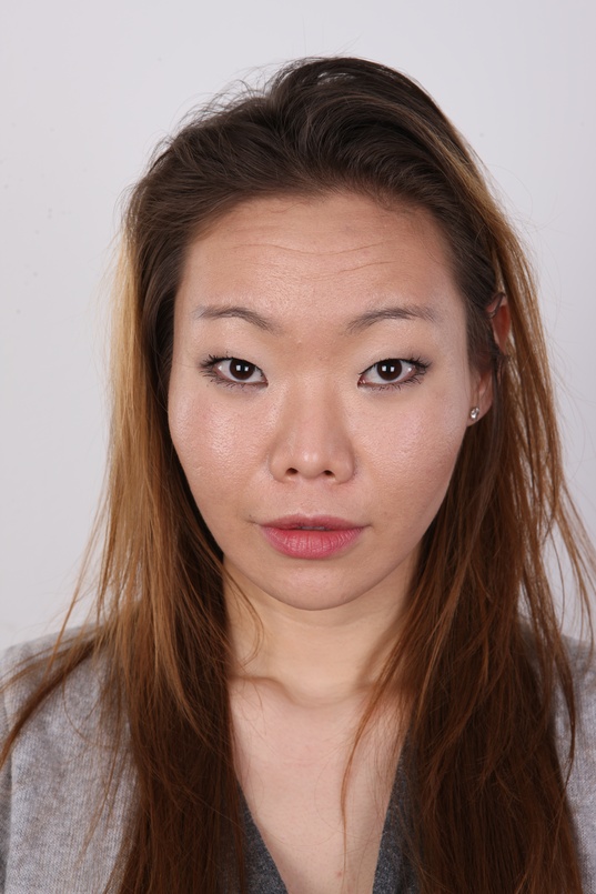 1. Download full pics of Zuzana (22) from czechcasting.com