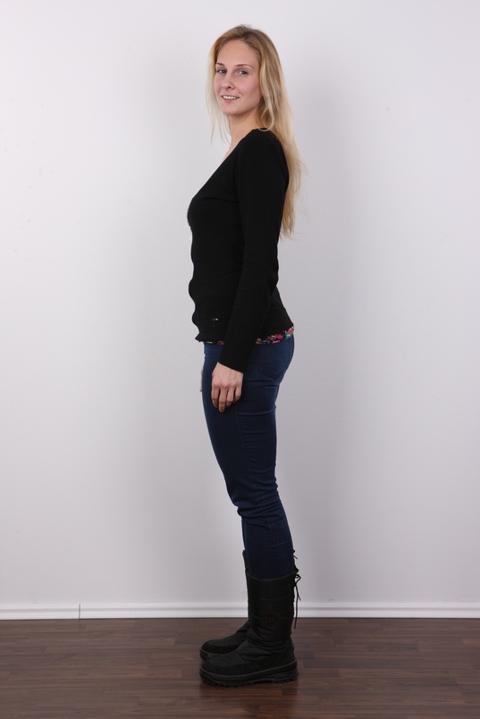 3. Download full pics of Pavla (28) from czechcasting.com