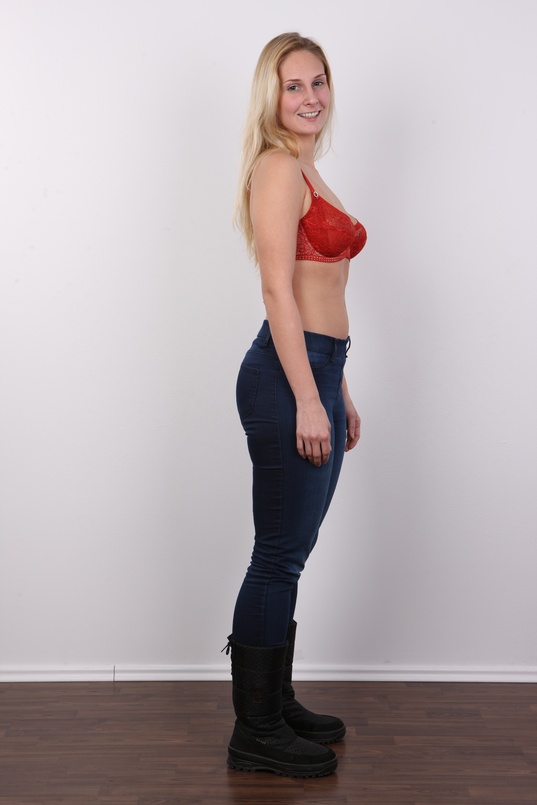5. Download full pics of Pavla (28) from czechcasting.com