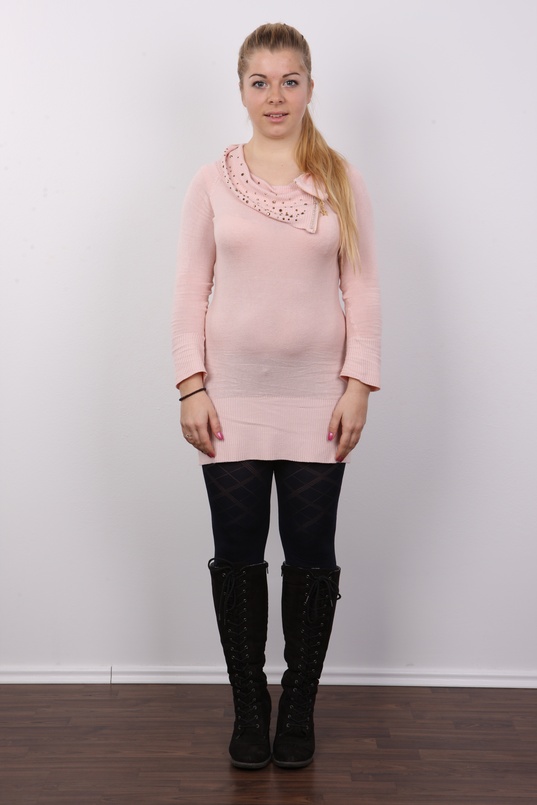 2. Download full pics of Michaela (20) from czechcasting.com