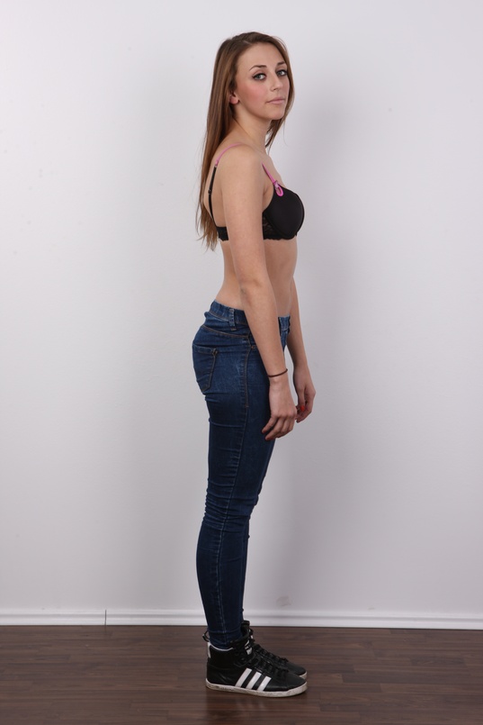 5. Download full pics of Veronika (18) from czechcasting.com