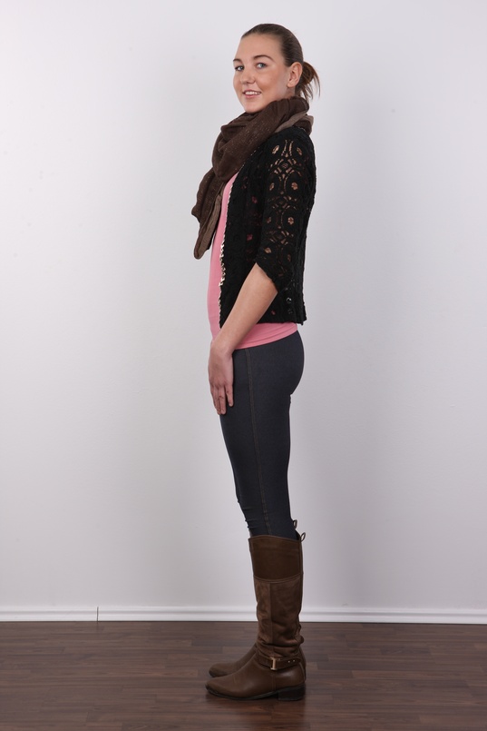 3. Download full pics of Jana (20) from czechcasting.com