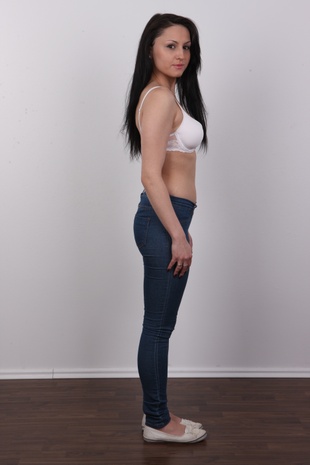 5. Download full pics of model Barbora (24) from czechcasting.com