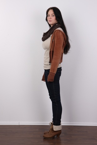 3. Download full pics of model Sara (18) from czechcasting.com