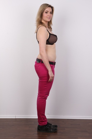 5. Download full pics of model Milena (21) from czechcasting.com