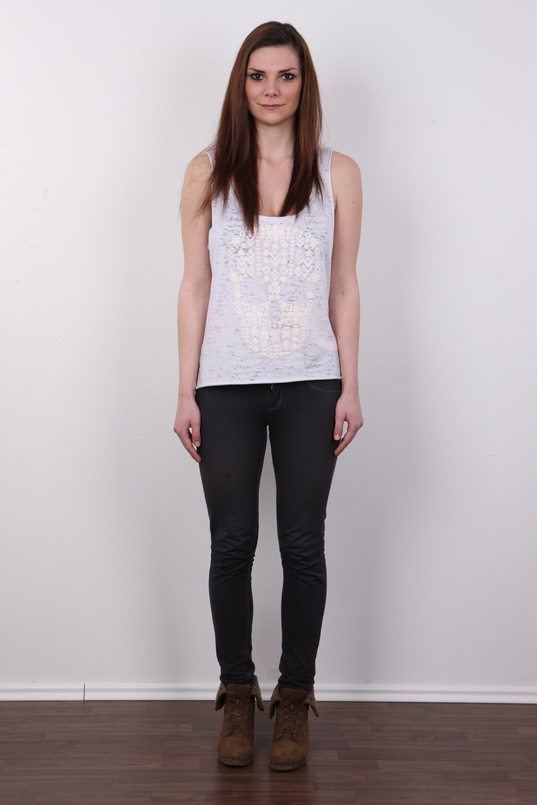 2. Download full pics of Karolina (18) from czechcasting.com