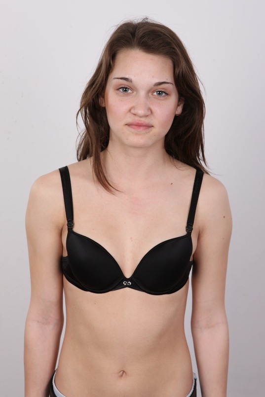 6. Download full pics of Tereza (19) from czechcasting.com