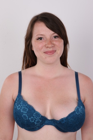 6. Download full pics of model Denisa (20) from czechcasting.com
