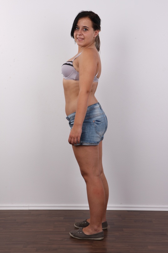 5. Download full pics of Sabina (18) from czechcasting.com