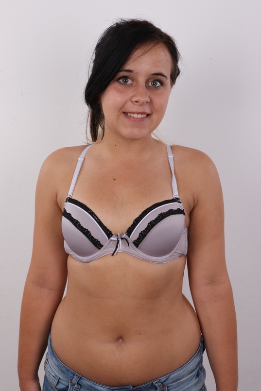 6. Download full pics of Sabina (18) from czechcasting.com