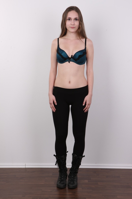 4. Download full pics of Klara (18) from czechcasting.com