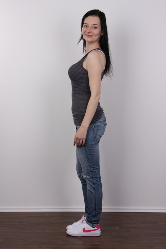 3. Download full pics of Jana (20) from czechcasting.com