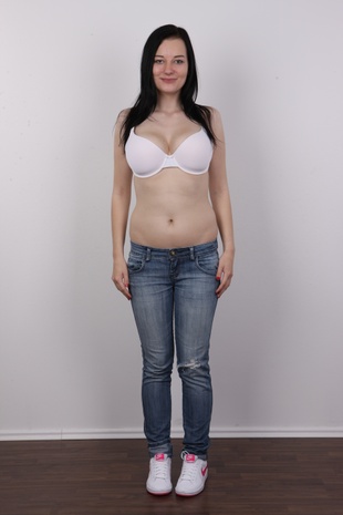 4. Download full pics of model Jana (20) from czechcasting.com
