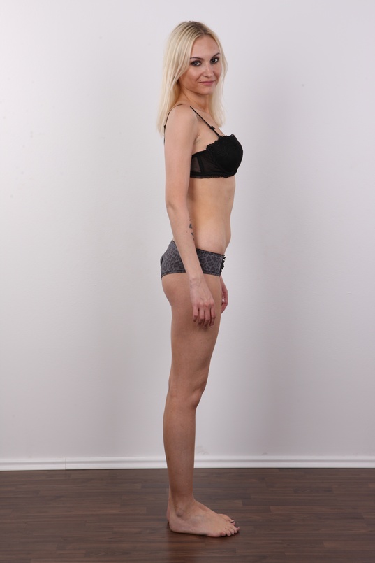 8. Download full pics of Lucie (28) from czechcasting.com