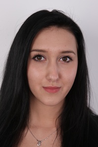 1. Download full pics of Hana (19) from czechcasting.com