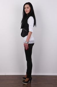 3. Download full pics of Hana (19) from czechcasting.com