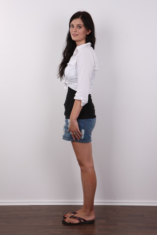 3. Download full pics of Veronika (18) from czechcasting.com