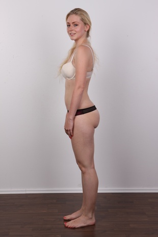 8. Download full pics of model Marketa (26) from czechcasting.com