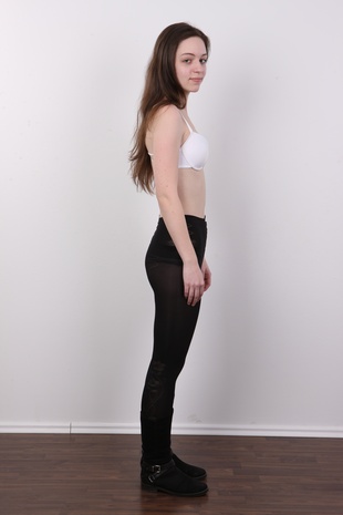 5. Download full pics of model Jana (20) from czechcasting.com