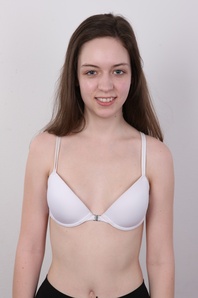 6. Download full pics of Jana (20) from czechcasting.com