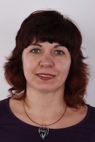 1. Download full pics of model Jaroslava (46) from czechcasting.com