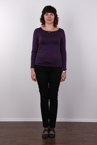 2. Download full pics of model Jaroslava (46) from czechcasting.com