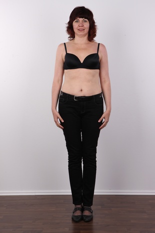 4. Download full pics of model Jaroslava (46) from czechcasting.com