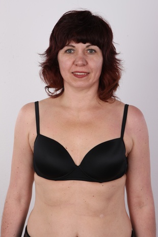 6. Download full pics of model Jaroslava (46) from czechcasting.com