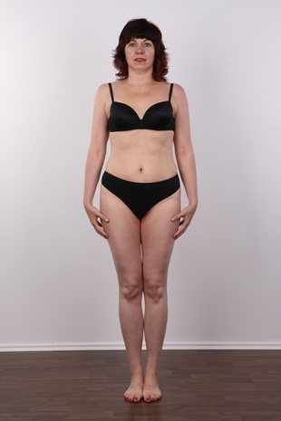 7. Download full pics of model Jaroslava (46) from czechcasting.com