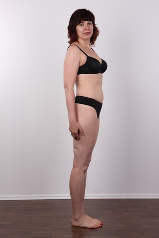 8. Download full pics of model Jaroslava (46) from czechcasting.com
