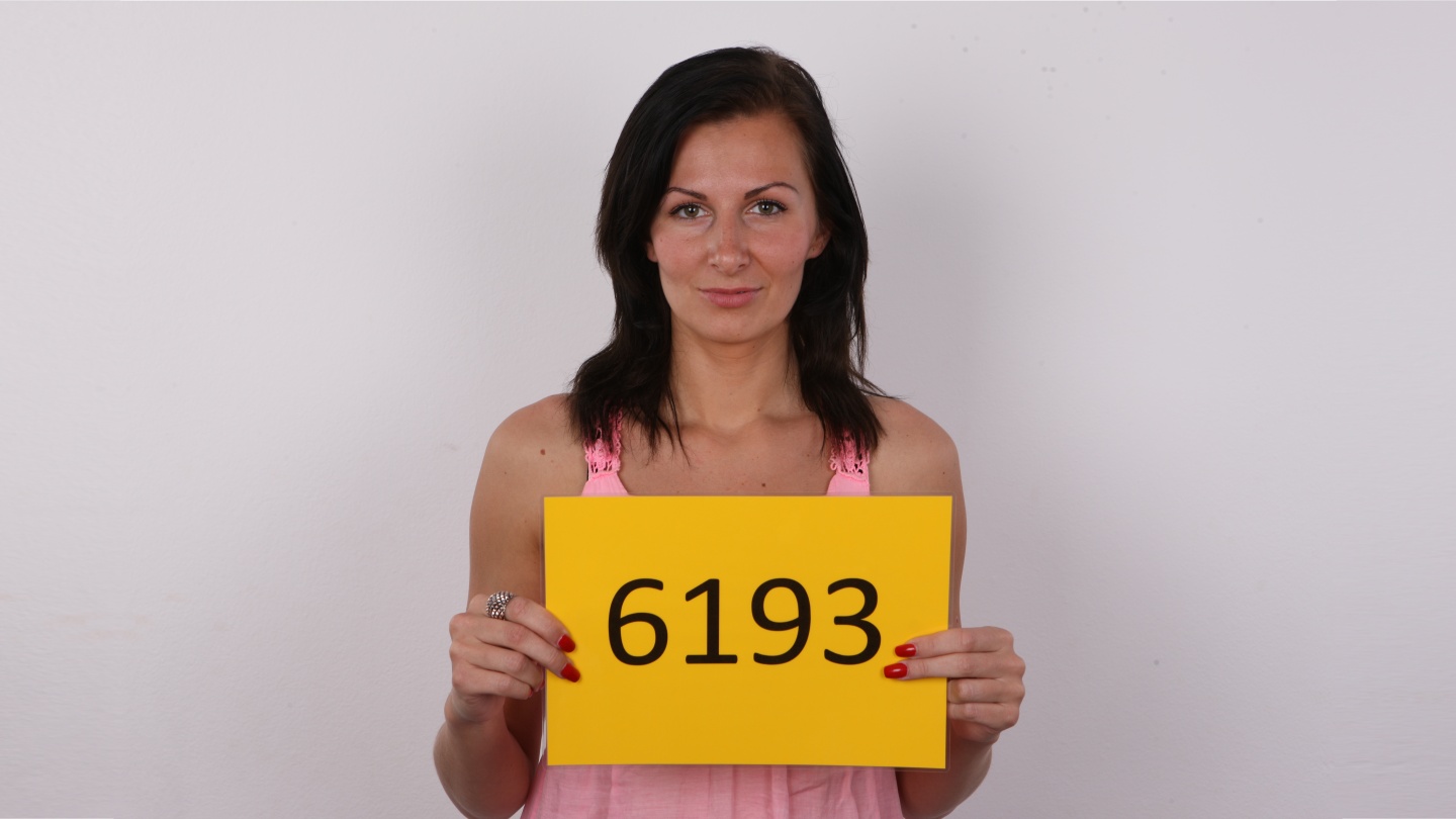 Laura (28)