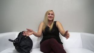 1. Download full pics of Jana (19) from czechcasting.com