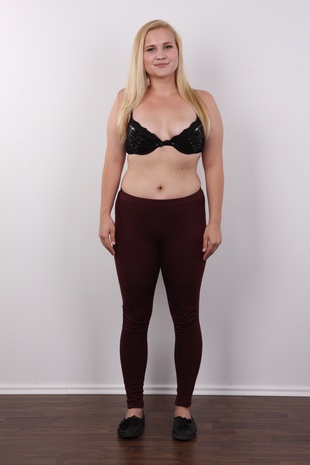 5. Download full pics of model Jana (19) from czechcasting.com