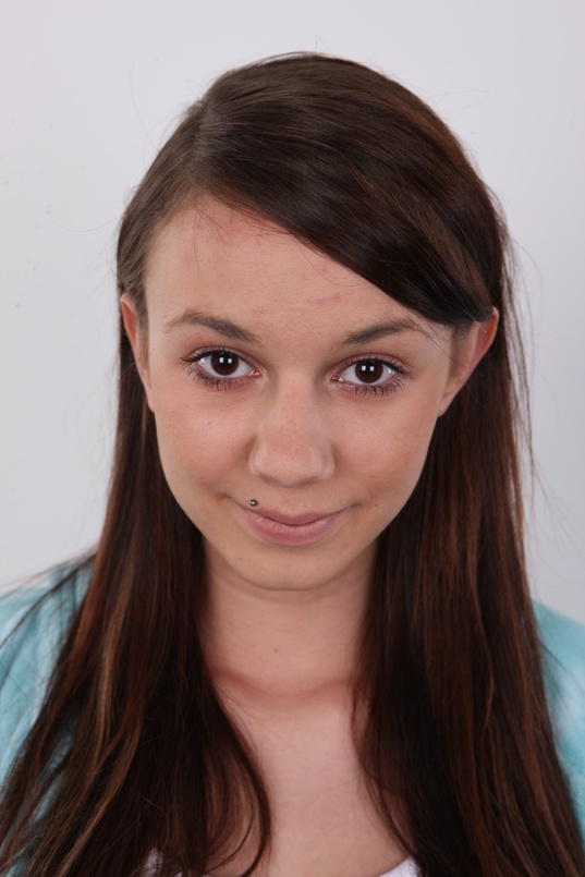 1. Download full pics of Veronika (19) from czechcasting.com